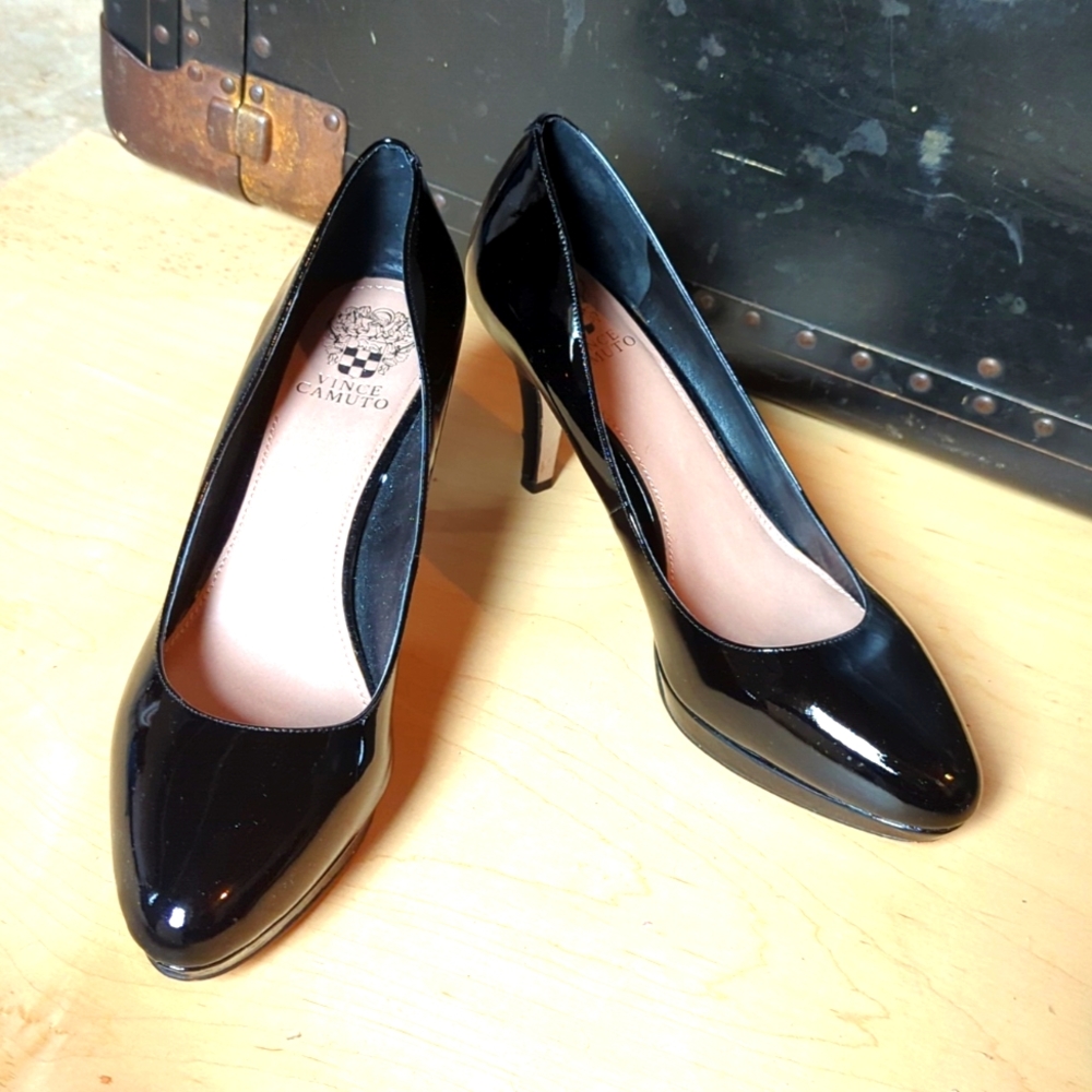 Vince Camuto size 11B black pattern leather heels
